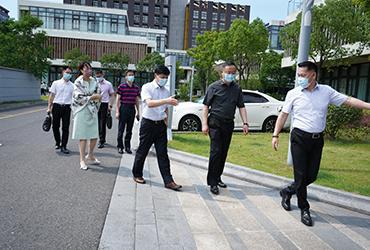 烈日炎炎，領導送信心|閔行區(qū)委委員、區(qū)人民檢察院黨組書記、檢察長胡春健帶隊赴寶開智能開展大走訪、大排查