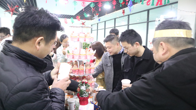 繽紛平安夜，歡樂圣誕節(jié) | 寶開舉辦第四季度員工集體生日會