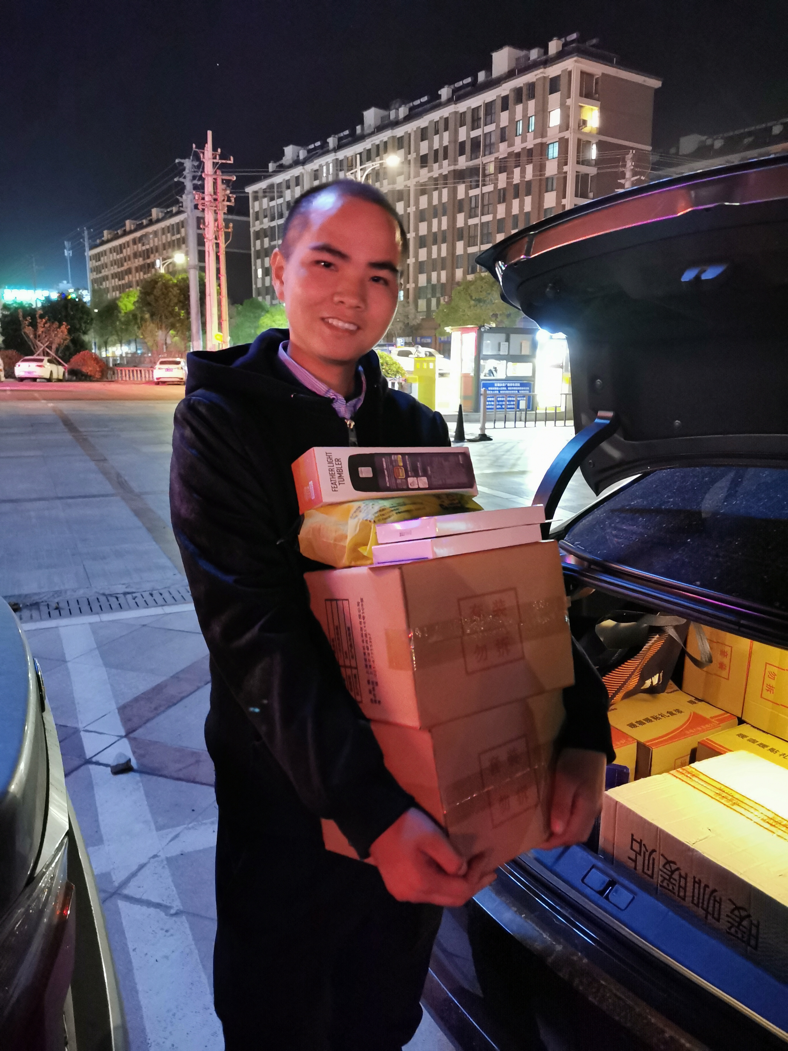 11月中旬，寶開工會(huì)組織開展“走一線、送溫暖”關(guān)愛(ài)員工暖冬行動(dòng)。